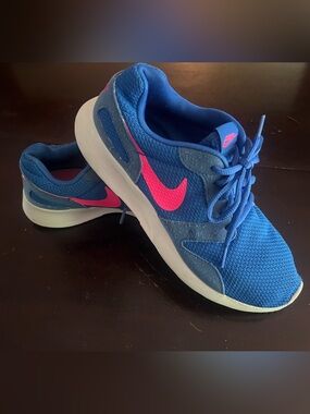 Nike Kaishi Running Shoes Lightweight and excellent condition! Womens 9